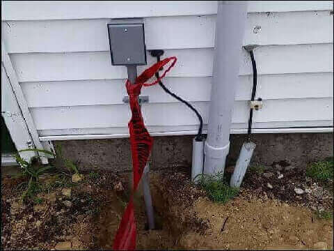 Swimming Pool Electrician exterior electrical boxe in Pointe Claire, West Island
